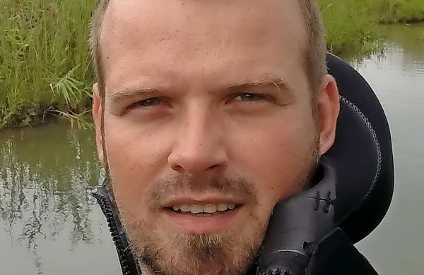 Borut Mavrič:  
“Gostota leščurjev v 
našem morju je res 
večja kot pred desetimi 
leti, a bolj kot 
razmišljanje o ukinitvi 
zaščite za te školjke se 
mi zdi smiselno, da bi 
njihovo selitev    kot 
atrakcijo vključili v 
lokalno turistično 
ponudbo.”