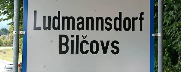 Postavitev dvojezičnih tabel je dolgo zastrupljala odnose na 
avstrijskem Koroškem. Zdaj ko so table realnost in je 
sobivanje urejeno, poskušajo nekateri s heiderjansko retoriko 
ponovno vnašati razdor med oba naroda.