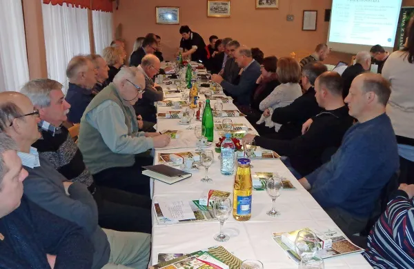 Kmetje so na  včerajšnjem regijskem posvetu zadružnikov 
primorske-notranjske regije v Pivki nanizali številne težave, s 
katerimi se srečujejo.