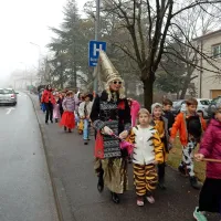 Osnovnošolci so z bučnim obhodom glavnih mestnih ulic 
razvedrili Sežance.