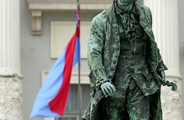 V Mestnem gledališkem muzeju Carlo Schmidl v Trstu bodo 
danes odprli razstavi o baročnem skladatelju in violinistu 
Giuseppeju Tartiniju.