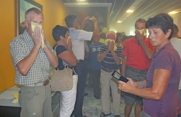 Med skupščino in  po njej  je presenetil upor malih delničarjev, 
ki niso s pritiskom popustili niti tedaj, ko so nanje razpršili 
prah iz gasilnega aparata.