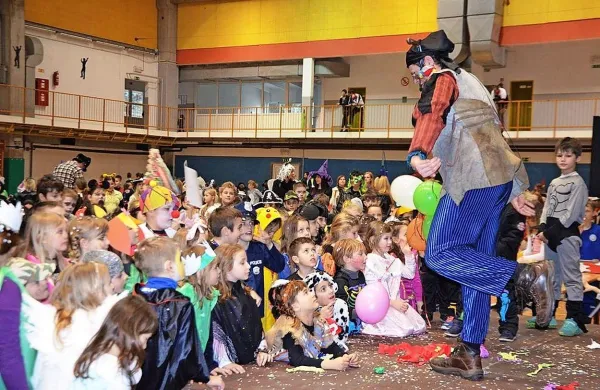 Otro&scaron;ko pustno rajanje v Izoli