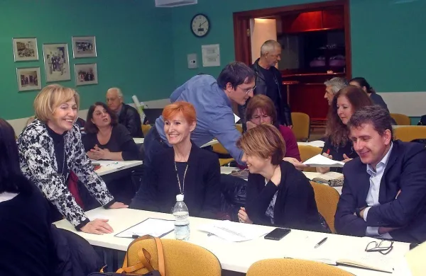 Ministrica v regijah predstavlja novo zakonodajo, Fides pa je vse bliže stavki