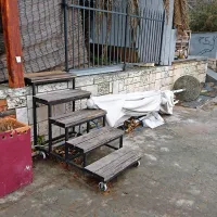  Pogled  na zadnji del lokalov ob portoroški promenadi, v lasti 
Grafista.