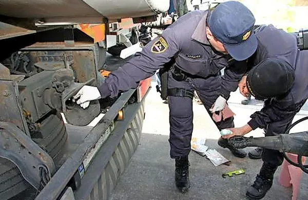 Policisti so preverjali  tehnično brezhibnost vozil, kako je tovor 
naložen in pritrjen ter preobremenjenost vozil.