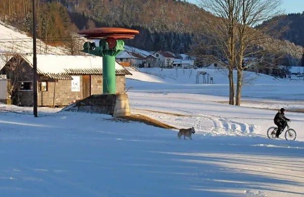 Na Lokvah nekaj snega, a vlečnice ne bodo pognali