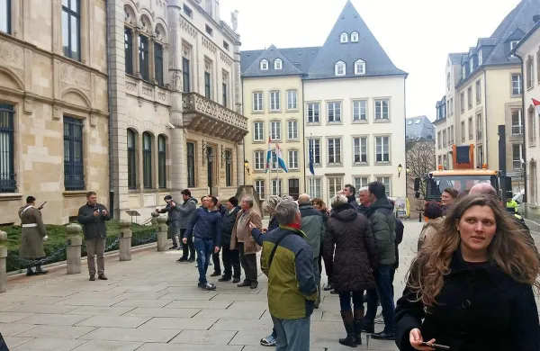Iz Luksebmurga družba vinarjev nadaljuje pot proti Bruslju.