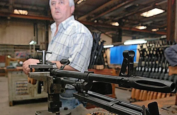 Po poročanju srbske tiskovne agencije Tanjug je v skladišču 
najprej prišlo do požara, zatem do eksplozij.