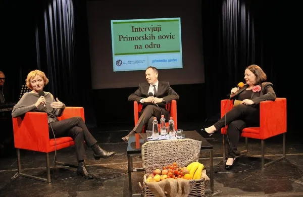 Edi Pucer in Darja Zgonc sta bila gosta tretjega večera v nizu 
intervjujev na odru.