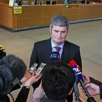 Marijan Colja: “Komisarja smo opozorili, da smo 
iz tistega malega delčka dokumentacije, ki je bil 
viden, videli, da je ponaredek v delu, ki se nanaša 
na zakon o vinu, pravilnik o izvornih sortah 
Hrvaške.” 