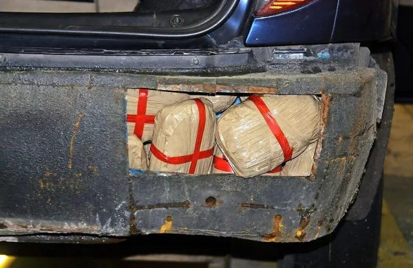 Obtoženi naj bi v evropske države s Kosova prek Slovenije 
prepeljali na desetine kilogramov konoplje. 