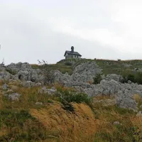 Razgledni Matajur je na južni strani hitro kopen.