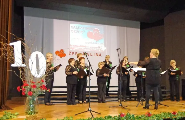 Ženski pevska skupina Kalina je praznovala 10. obletnico delovanja.