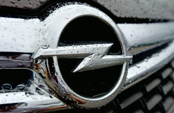 Skupina PSA je kupila družbo Opel od korporacije General 
Motors za 2,2 milijarde evrov. 