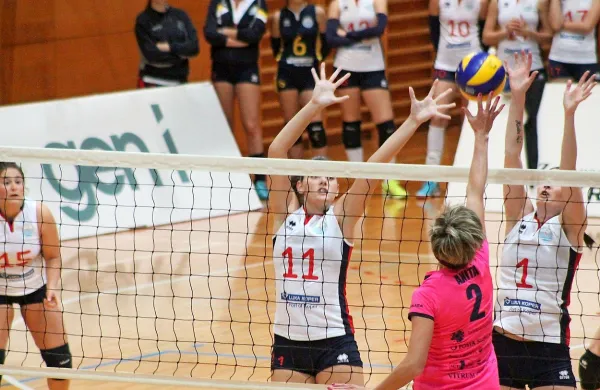 Največ točk je h koprski zmagi prispevala Victoria Dakin (1).
