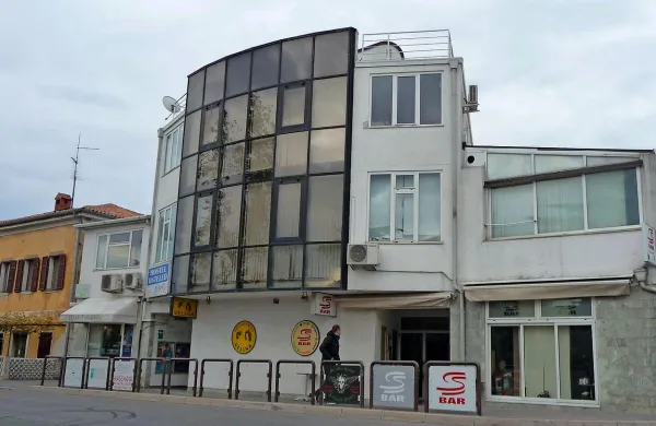 Begunce bodo že v kratkem nastanili v prostore nekdanjega 
hostla  na Škofijah.