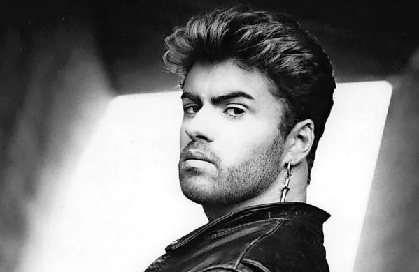 Britanski pop zvezdnik George Michael, ki so ga lani na božič 
našli mrtvega na njegovem domu v kraju Goring-on-Thames, 
je umrl naravne smrti.