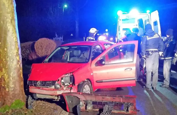 Trčenje pri Razdrtem  k sreči ni bilo silovito, sicer bi 90-letni voznik utrpel hujše poškodbe.