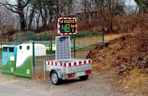 Prikazovalnik na službeni poti