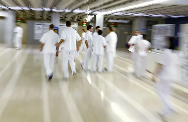 Lani je z izgubo poslovalo 22 javnih zdravstvenih zavodov, 
ustvarili so 40,5 milijona evrov izgube. 