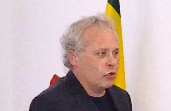 Bogomir Nemec bo še naprej v.d. ravnatelja. 