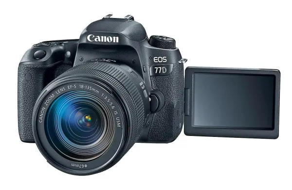 EOS 77D na prvi pogled ne prinaša nič revolucionarnega, vendar so 
novosti  skrite pod zdaj že klasičnim videzom canonov.