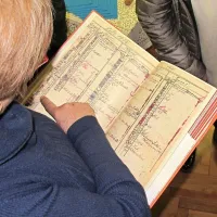 Ponatis čebelarjevega dnevnika prinaša vpogled ne samo v 
skrivnosti čebelarjenja, temveč tudi v duha tistega časa.