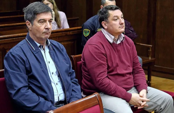 Današnje sojenje Robertu Časarju, Milanu Pučku (na desni)  in  soobtoženima je 
sodišče  preložilo na konec marca, menda naj bi zbolela dva od obtoženih.  

