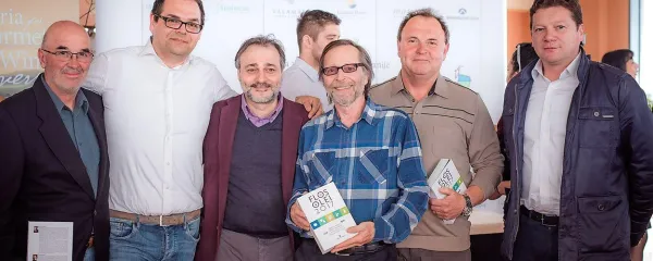  Na fotografiji iz Savudrije so (z leve): Miran Adamič (Ronkaldo), Peter Pelicon (Jenko), Marco Oreggia, Vanja Dujc, 
Franc Morgan in koprski podžupan Peter Bolčič.