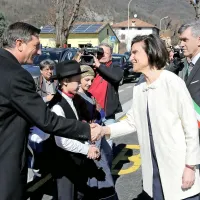 Za predsednika Boruta Pahorja, na fotografiji z ravnateljico 
Sonjo Klanjšček in s špetrskim županom Marianom Zufferlijem,  je bil obisk obnovljene šole najlepša priložnost za  
prvi obisk  Špetra.