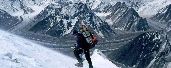 Nives Meroi med vzponom na osemtisočak Broad Peak v gorovju  Karakorum.  osebni arhiv