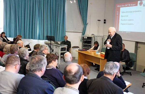 Prostovoljcem Škofijske karitas Koper, ki so lani opravili več 
kot 113.000 ur prostovoljnega dela, se je zahvalil tudi koprski 
škof Jurij Bizjak. 