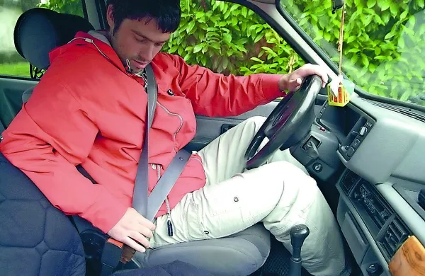 Policisti bodo od danes  do 26. marca preverjali, ali so vozniki 
in sopotniki v vozilih pripeti z varnostnim pasom.