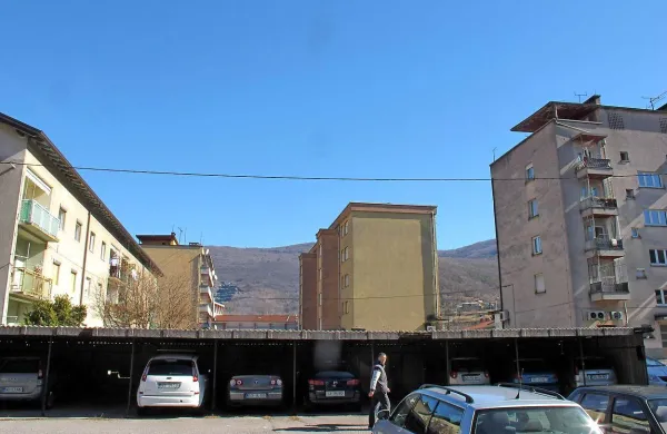   V nekaterih neprofitnih stanovanjih na Kanalskem  nekateri že 
leta bivajo, ne da bi plačali stotina (fotografija je simbolična). 