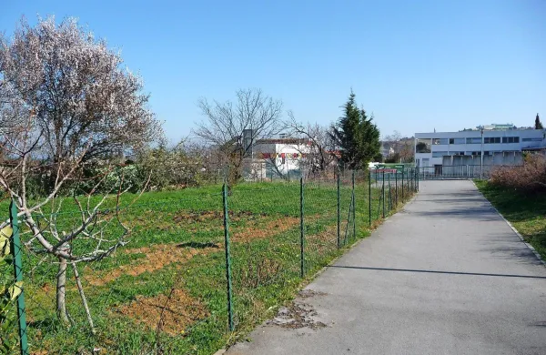 Mestne vrtove bodo uredili na zemljiščih, kjer je že zdaj 
približno deset vrtičkov.