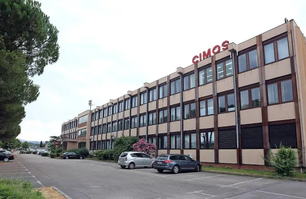 Predstavniki italijanskega sklada Palladio Finanziaria so se 
danes na sedežu Cimosa v Kopru po neuradnih informacijah 
sestali s predstavniki sindikata.
