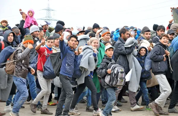 V članicah Evropske unije je lani prvič za azil zaprosilo 1,2 
milijona migrantov, ki so iskali mednarodno zaščito, kar je 
približno 50.000 manj kot leta 2015.