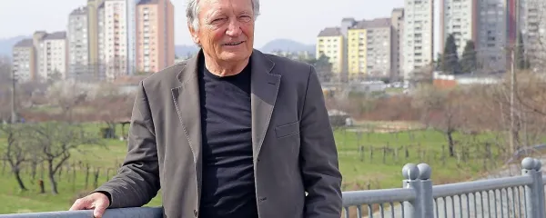 Arhitekt in urbanist Tomaž Vuga je tesno povezan z zgodovino in sedanjostjo Nove Gorice. 