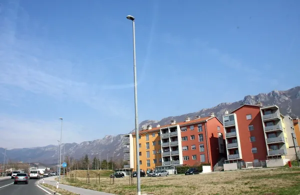 Občani lahko  ugodno posojilo namenijo za    nakup, gradnjo ali 
prenovo stanovanja  ali  hiše in za poplačilo drugega stanovanjskega posojila. 