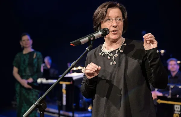 “Neva je radio in radio je Neva!” Tako so med drugim zapisali na RTV Slovenija o nagrajenki 
Nevi Zajc, ki je tudi dolgoletna mentorica študentom, ki si želijo v novinarski poklic.  
