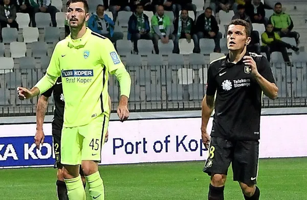 Nogometaš Kopra Matic Paljk (št 45) je v  nedeljo dosegel svoj 
prvi prvoligaški zadetek.
