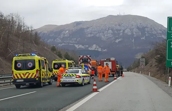 Na avtocesti trčil v Darsovo vozilo
