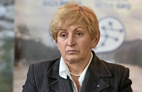 Na ministrstvu za okolje in prostor, ki ga vodi Irena Majcen, se 
na kritike računskega sodišča glede upravljanja Jernejevega 
kanala (še) ne odzivajo. 