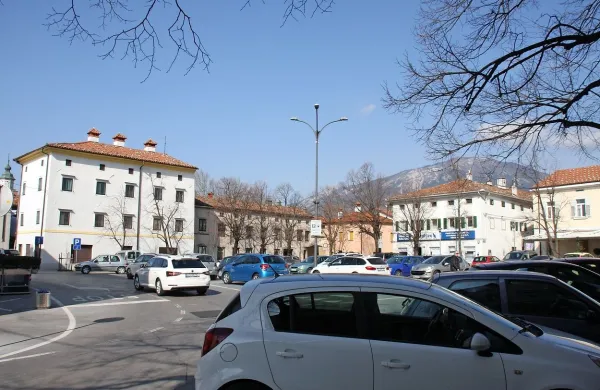Župan je prepričan, da bo Lavričev trg po prenovi zaživel tudi 
brez  parkirane pločevine. 