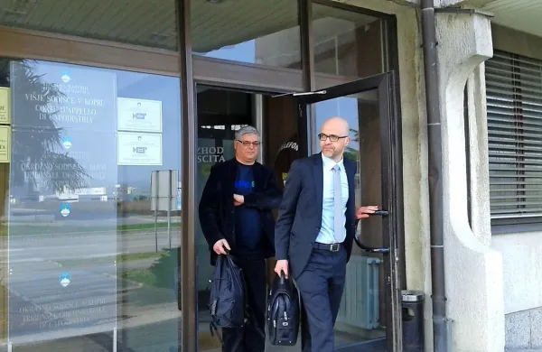 Edvard Progar in odvetnik Samo Ilc sta po razglasitvi sodbe 
napovedala, da se bosta nanjo pritožila. 