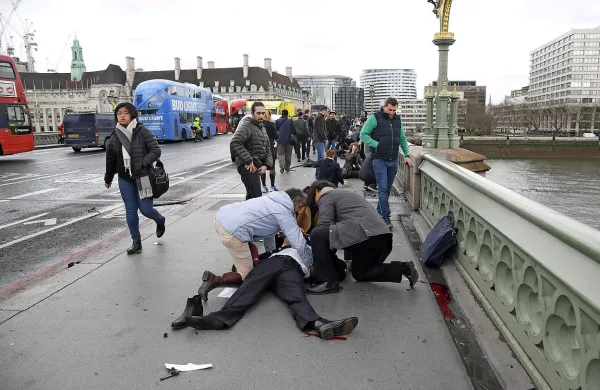 Po zadnjih podatkih je napad v Londonu zahteval pet življenj, 
40 ljudi je poškodovanih.