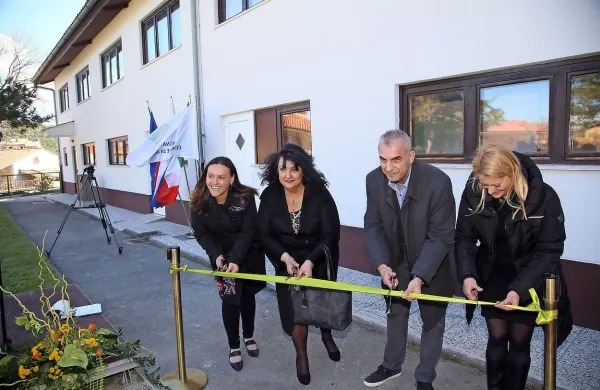 

Denar je namenjen tudi za dvojezično poslovanje občinskih 
uprav in organov Občine Ankaran, kjer so prav ta mesec 
odprli prostore italijanske skupnosti.

