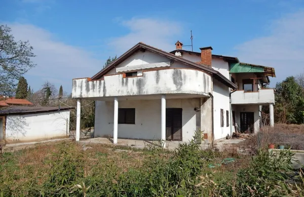 Sklad je leta 2008 kupil hišo in zemljišče na Erjavčevi ulici za 879.000 evrov, a tam sploh ne 
more graditi. Zdaj z občino in domom upokojencev išče rešitev. 