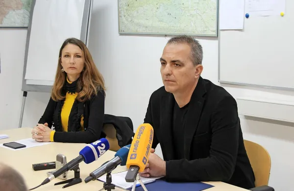 Dean Jurič je včeraj razkril nekatere grozljive podrobnosti 
ponedeljkovega dvojnega umora.
